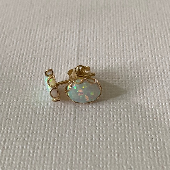 White Fire Opal Stud Earrings solid 14K Yellow Gold - Picture 4 of 4